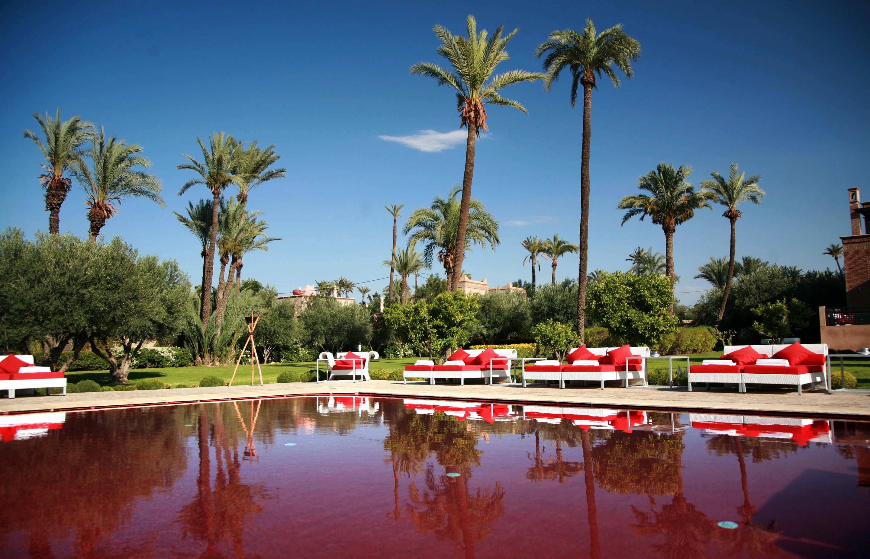 Piscine rouge - Murano Resort Marrakech - Maroc